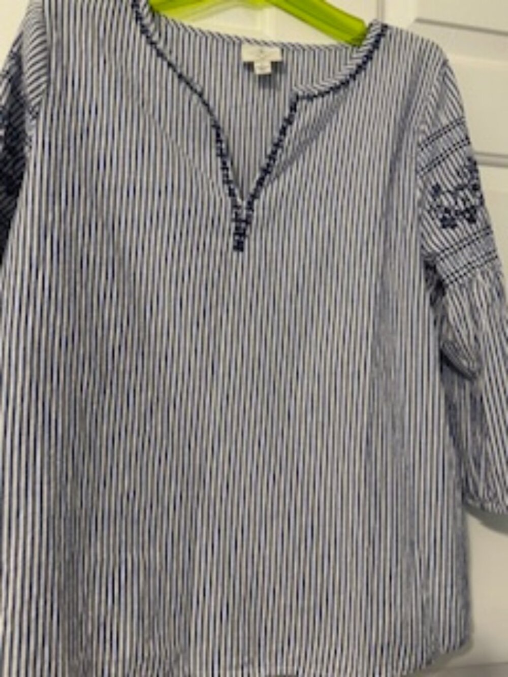 3/4 elastic sleeve, embroidered striped blouse Sz S